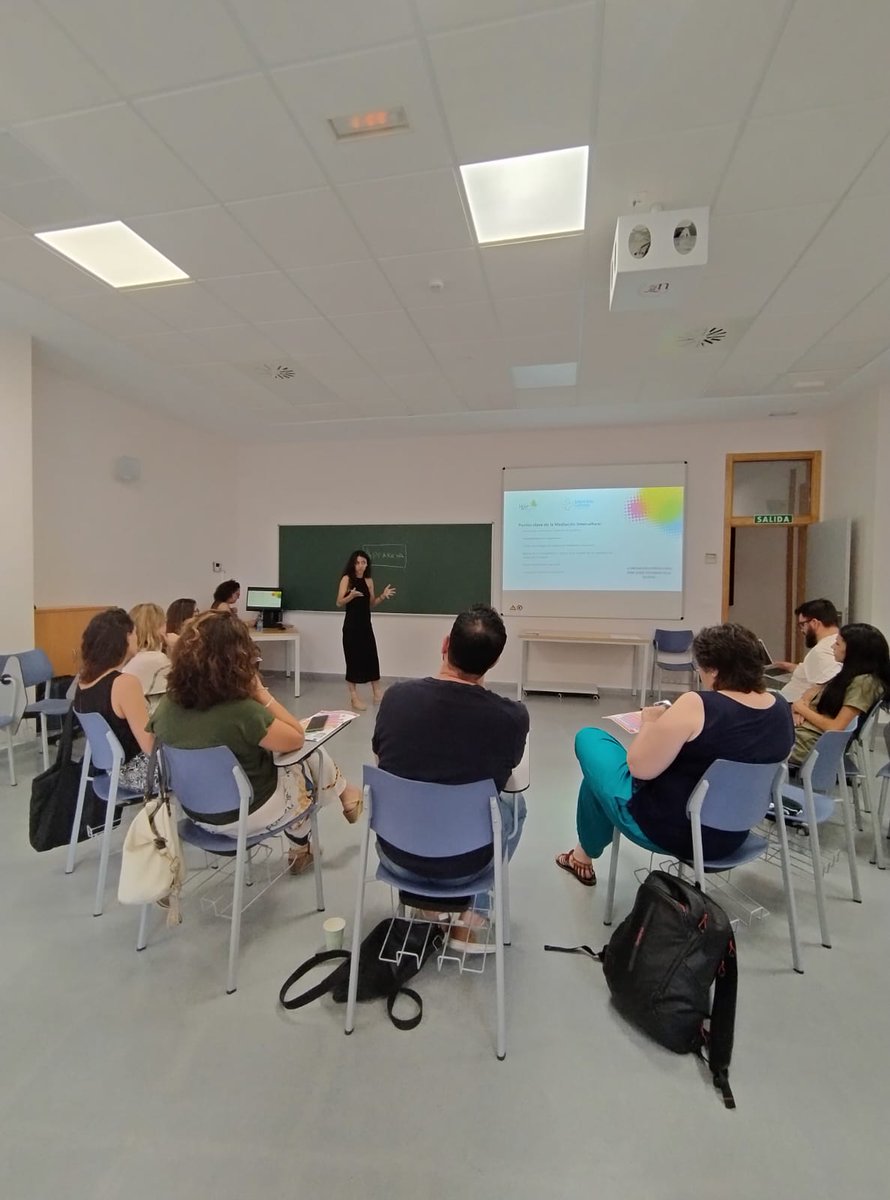Red ISIR (@redisir) on Twitter photo ✨️Más docentes de lujo en nuestro curso de «Mediación Intercultural en el contexto sanitario»
➡️ Layla Bellach, intérprete y mediadora de <a href="/Salud_Culturas/">Salud Entre Culturas (SEC)</a>
ℹ️ Hoy sesión presencial en Sevilla: redisir.net/2025/04/15/cur…
#MediaciónIntercultural #MigraciónySalud ✨️Más docentes de lujo en nuestro curso de «Mediación Intercultural en el contexto sanitario»
➡️ Layla Bellach, intérprete y mediadora de <a href="/Salud_Culturas/">Salud Entre Culturas (SEC)</a>
ℹ️ Hoy sesión presencial en Sevilla: redisir.net/2025/04/15/cur…
#MediaciónIntercultural #MigraciónySalud