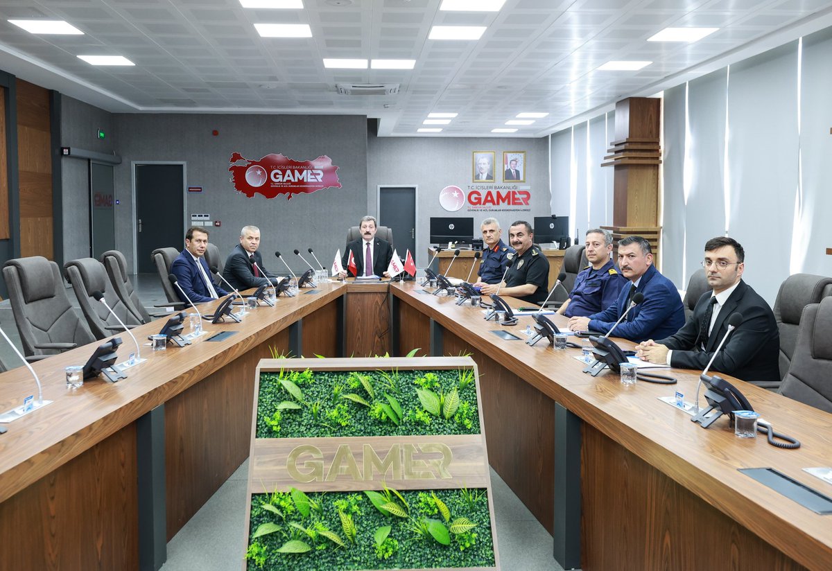 TCSamsunValilik's tweet image. İl #Güvenlik ve #Asayiş Koordinasyon Toplantısı 

📌 İl Güvenlik ve Asayiş Koordinasyon Toplantısı, Valimiz Sayın @orhantavli_’nın başkanlığında gerçekleştirildi.

📌#KurbanBayramı tatili süresince kolluk birimlerimizce yürütülen çalışmalar değerlendirildi.

📌 Ayrıca, Samsun'da;