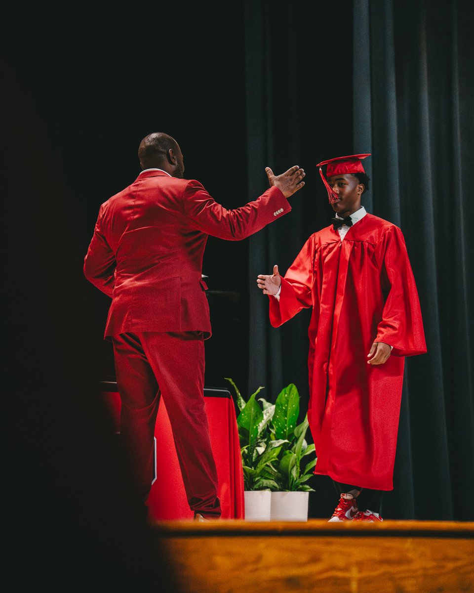 Next stop Southern Durham  Officially a spartan ⚔️
<a href="/SouthernD_FB/">Southern Durham Football</a> 
<a href="/sweetfeet919/">Coach Russell</a> 
<a href="/CoachWilliams_A/">Coach Williams</a> 
<a href="/mogulelites/">Mogulelites</a> <a href="/1CoachMonty/">Coach Montgomery, M.S</a> 
<a href="/DariusR08981516/">Darius Robinson</a>