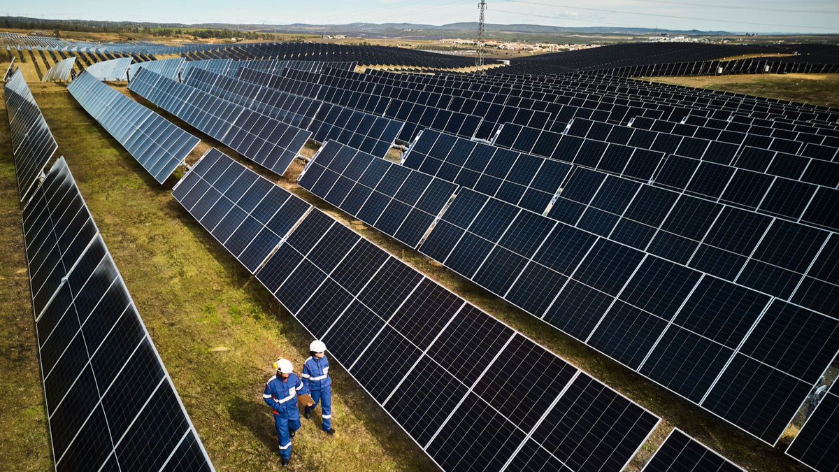 🌍#NewEnergyWorld

In this week’s #solar news:
🌞<a href="/TotalEnergies/">TotalEnergies</a> launches its largest solar cluster in Spain
🐑France integrates solar with agriculture
🏭Italy sees new industrial PV and energy community projects
🥇#CSP world record in Dubai

ow.ly/lJNL50W3Xqp