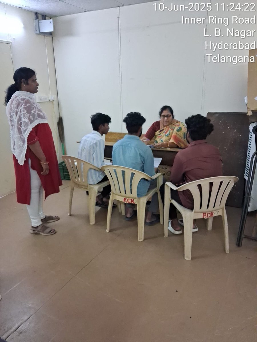 రాచకొండ పోలీస్ కమిషనర్ జి. సుధీర్ బాబు, ఐపీఎస్, మహిళలు మరియు బాలికలను వేధించే వారిపై కఠిన చర్యలు తీసుకుంటామని స్పష్టం చేశారు.

గత నెల రోజుల్లో, రాచకొండ షీ టీమ్స్ 240 మంది వేధింపుదారులను (160 మంది మేజర్లు, 80 మంది మైనర్లు) పట్టుకున్నారు.. వీరికి ఎల్‌బి నగర్‌లోని సీపీ క్యాంప్