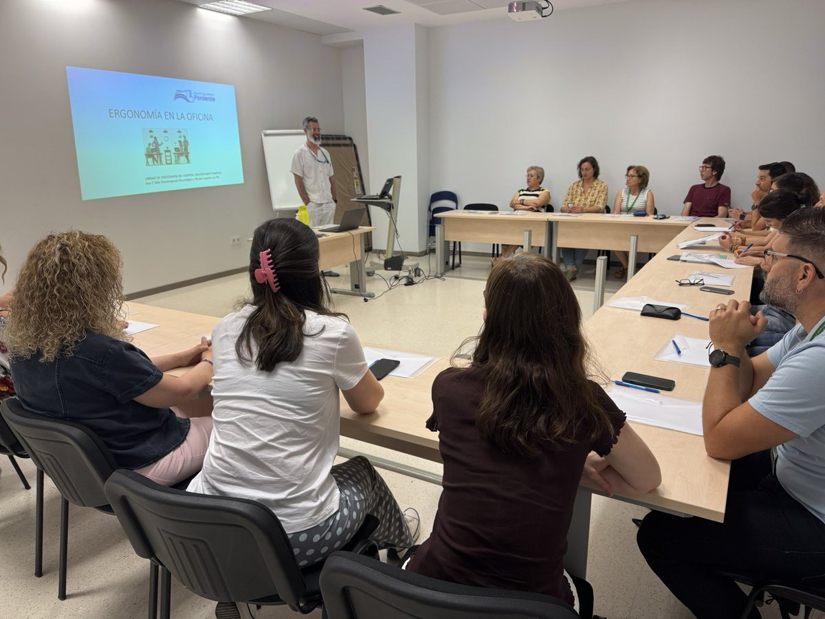 Formacion_HUnivPoniente (@formacion_hupon) on Twitter photo Iniciamos la 2º edición del “Taller de Ergonomía en la oficina”
Impartido por Raúl Ortega compañero #fisioterapeuta para los profesionales del <a href="/HUniv_Poniente/">Hospital Universitario Poniente</a>
<a href="/saludand/">Consejería de Salud y Consumo</a>
<a href="/AlmeriaJunta/">AlmeríaJunta</a> Iniciamos la 2º edición del “Taller de Ergonomía en la oficina”
Impartido por Raúl Ortega compañero #fisioterapeuta para los profesionales del <a href="/HUniv_Poniente/">Hospital Universitario Poniente</a>
<a href="/saludand/">Consejería de Salud y Consumo</a>
<a href="/AlmeriaJunta/">AlmeríaJunta</a>