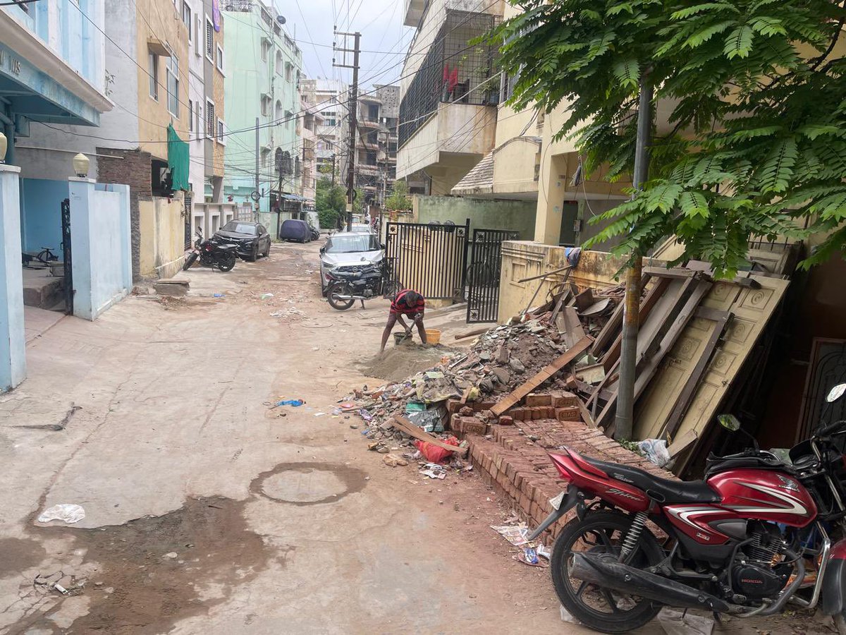 imtatarakesh's tweet photo. Urgent: Begumpet (Laxmi Nivas & Maruthi Arcade) - Illegal waste dumping, constant water flow from a unit, & blocked car entries due to resident parking. Reported multiple times, no action. Safety at risk! Photos attached. Act now!  #GHMC @GHMCOnline @CommissionrGHMC @XpressHyderabad