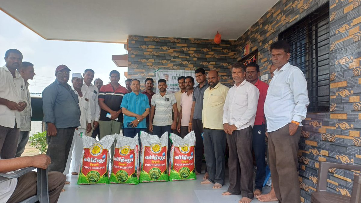 NaamFoundation's tweet photo. Under the NAAM Seed Bank initiative, Indrayani rice seeds were distributed in Jamkhed, Nashik
#NaamFoundation #NanaPatekar #MakarandAnaspure #Livelihood #farmer #Farmers #farmerlife #livelihoodprogram #livelihoodsustainability #livelihoodproject #Seedbank https://t.co/5lAw9pdI7N