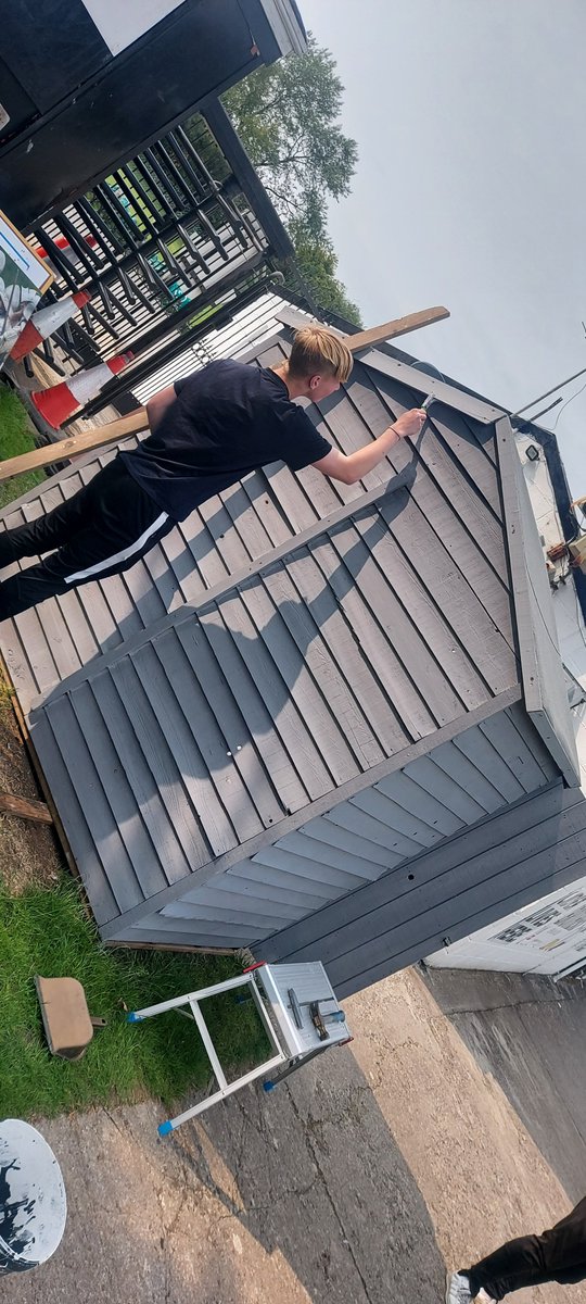 <a href="/nonleaguevol/">Non-League Volunteers</a> <a href="/DeclanHynds/">Declan Hynds</a> helping on back to back days for <a href="/Mallet_AFC/">Shepton Mallet AFC</a> this weekend 👏🏼🖤🤍