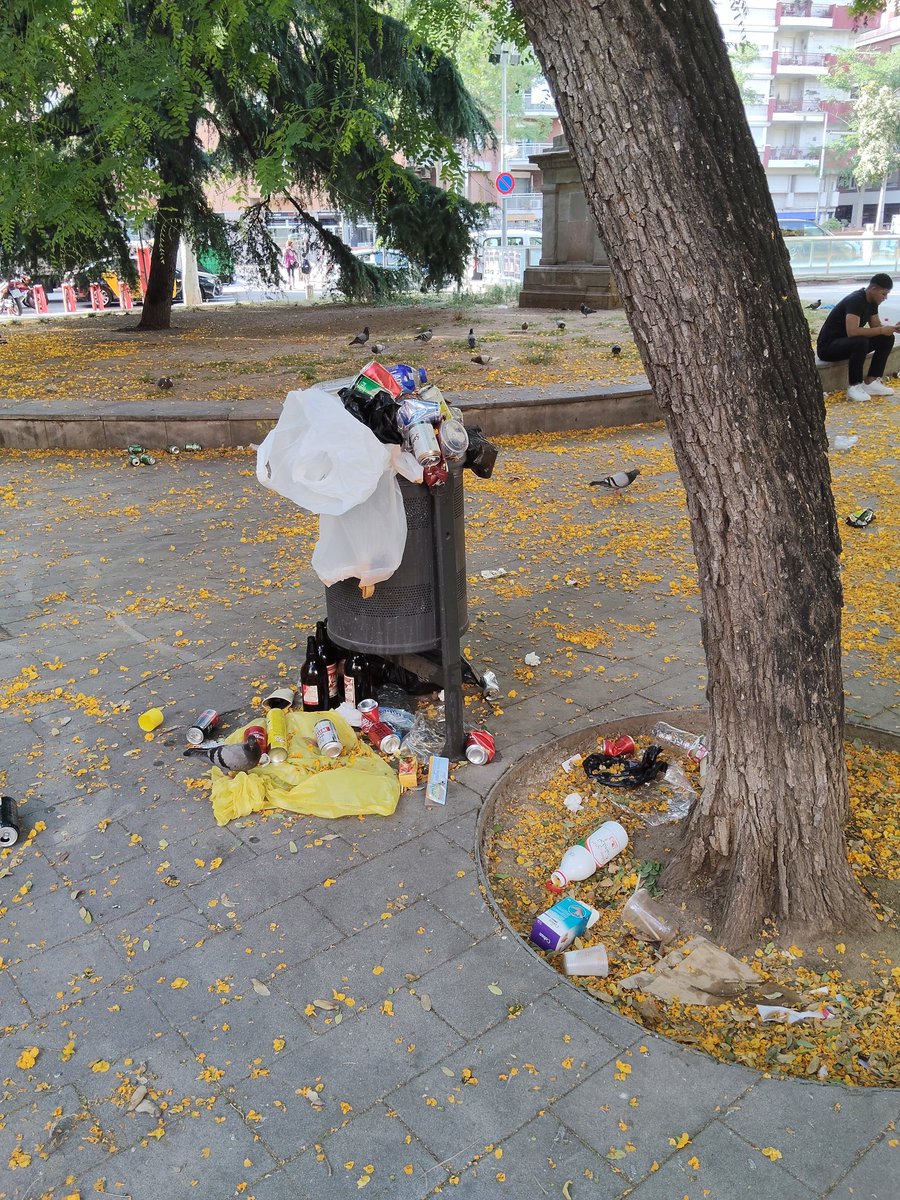 <a href="/Junts_BCN/">Junts per Barcelona</a> <a href="/jmartigalbis/">Jordi Martí Galbis</a> <a href="/LaVanguardia/">La Vanguardia</a> <a href="/jmartigalbis/">Jordi Martí Galbis</a> se que et orens en serio i estimas Barcelona,els veins del Clot estem.molt  farta,hem posat queixa al <a href="/bcn_ajuntament/">Ajuntament de Barcelona</a> <a href="/Bcn_SantMarti/">Districte de Sant Martí</a> i ni cas....