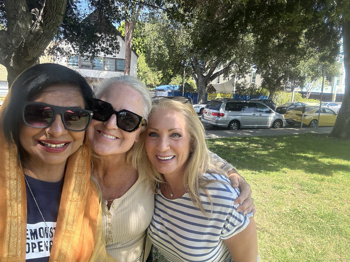 Addressing a rally in #LosAngeles yesterday, I called for a new level of engagement. -
We must inspire and empower a new generation of bridge-builders/
Leaders who will replace outrage with outreach. 
Leaders who will  fight - for each other instead of fighting against each