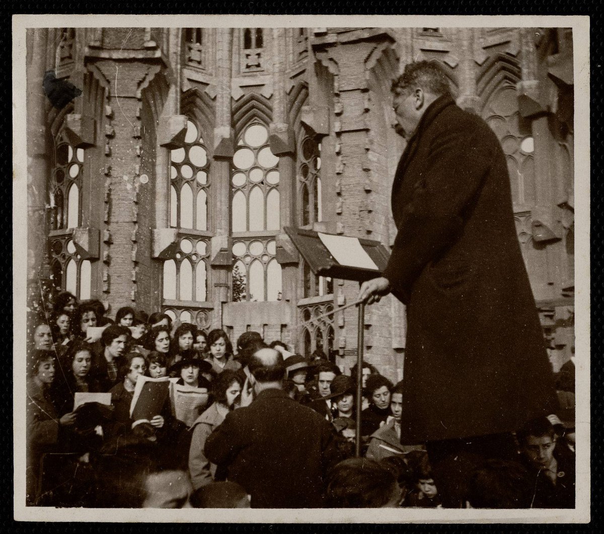 cedocpalau (@cedocpalau) on Twitter photo #Taldiacomavui de 1926, ens deixava Antoni Gaudí. Recuperem aquesta imatge de LLuís Millet juntament amb Gaudí, en una visita Sagrada Família. L’any 1921, l'<a href="/Orfeo_Catala/">Orfeó Català</a> hi va cantar en un aplec de corals:
👉tuit.cat/V6UcR #Taldiacomavui de 1926, ens deixava Antoni Gaudí. Recuperem aquesta imatge de LLuís Millet juntament amb Gaudí, en una visita Sagrada Família. L’any 1921, l'<a href="/Orfeo_Catala/">Orfeó Català</a> hi va cantar en un aplec de corals:
👉tuit.cat/V6UcR