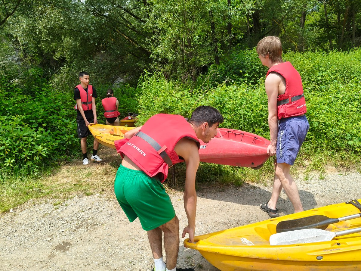 El passat dijous 5 de juny, l’alumnat del curs IFE va acomiadar el curs envoltat de natura i activitats d’aventura amb els monitors de Bastiments Aventura de Camprodon. Una jornada plena de diversió per tancar el curs de la millor manera!

#IFE #JuntsFemAbatOliba