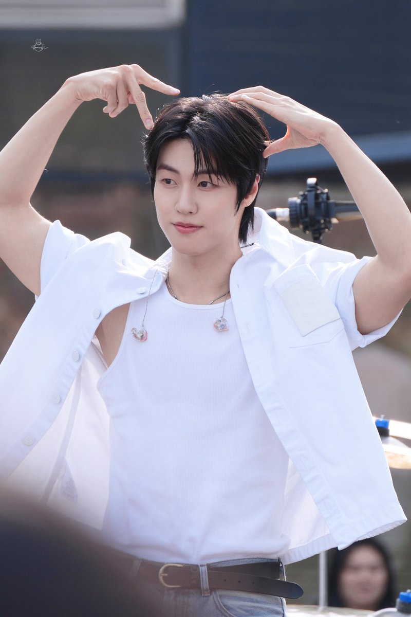 MinYueZ tweet media