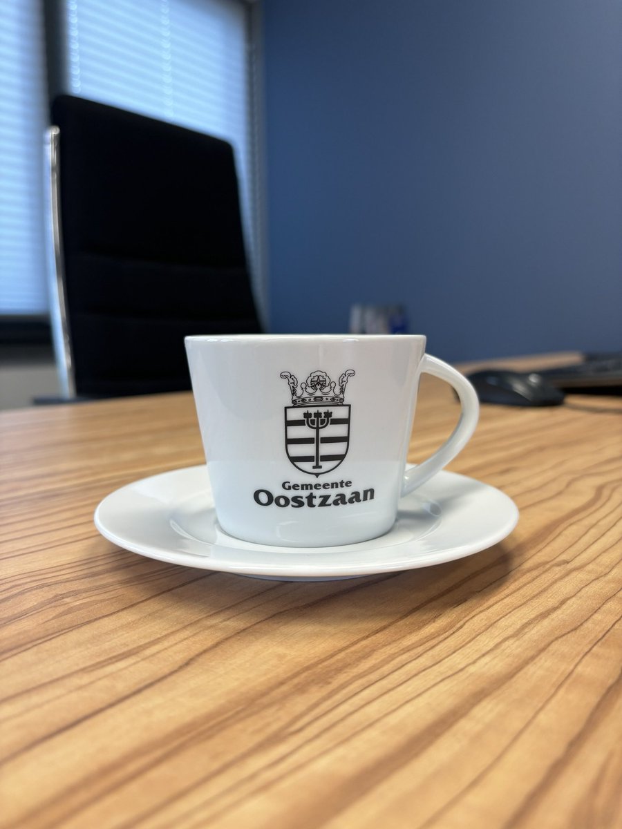 Collegevergadering met ons prachtige servies ☕️