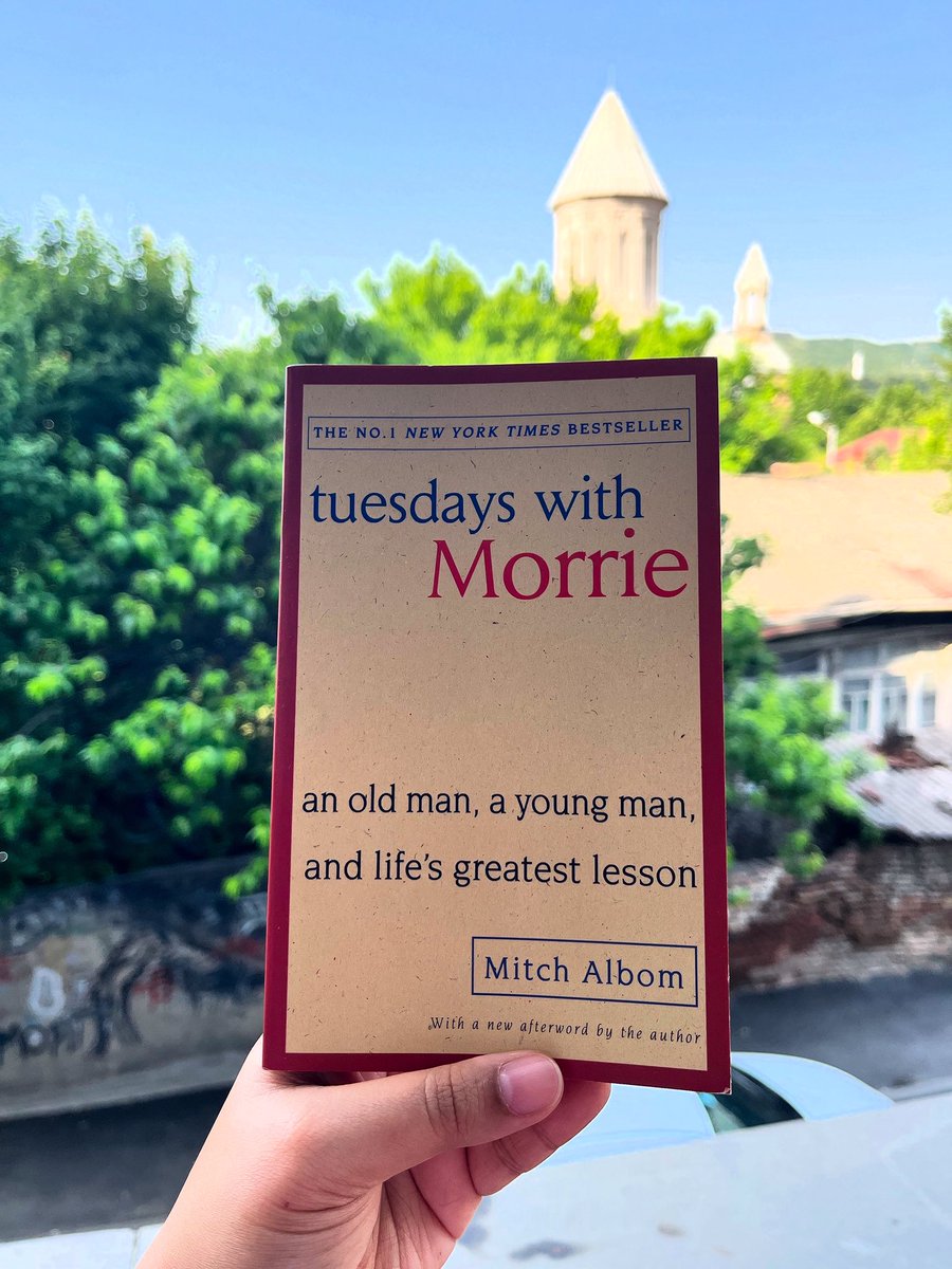 mintybookworm's tweet image. A book that transcends time, age, and culture. Tuesdays with Morrie is packed with life lessons that feel more relevant with every reread. My only regret? Not picking it up sooner. An absolute must-read for every young soul. #TuesdaysWithMorrie #MitchAlbom #BooksThatStayWithYou