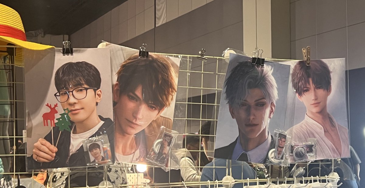 dounoknight's tweet image. ariana what are you doing here