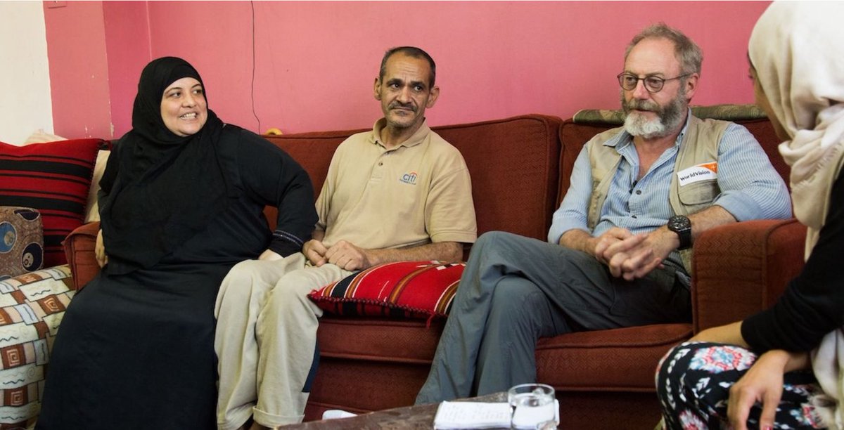 Almenys la Greta va fer el viatge i va passar alguna incomoditat, però aquest, aquest va anar al port de sortida, es va fer 4 fotos i va tornar casa seva a Irlanda, a continuar vomitant porqueria contra Israel.

Liam Cunningham, Sir Davos, la consciència moral de Game of Thrones.