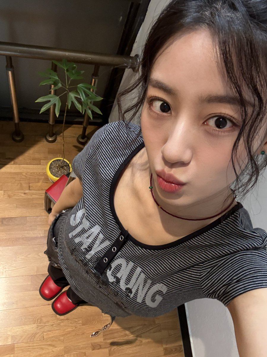 minah320's tweet photo. 트친용 셀카 https://t.co/Clqfgps97m