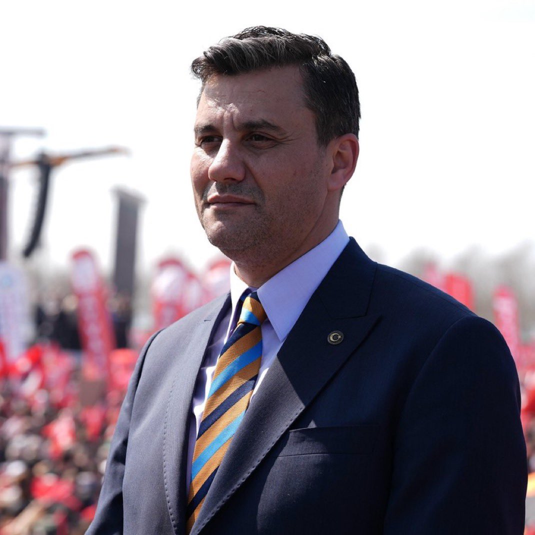 Manisa Büyükşehir Belediye Başkanı Ferdi Zeyrek için bugün cenaze töreni düzenlenecek.