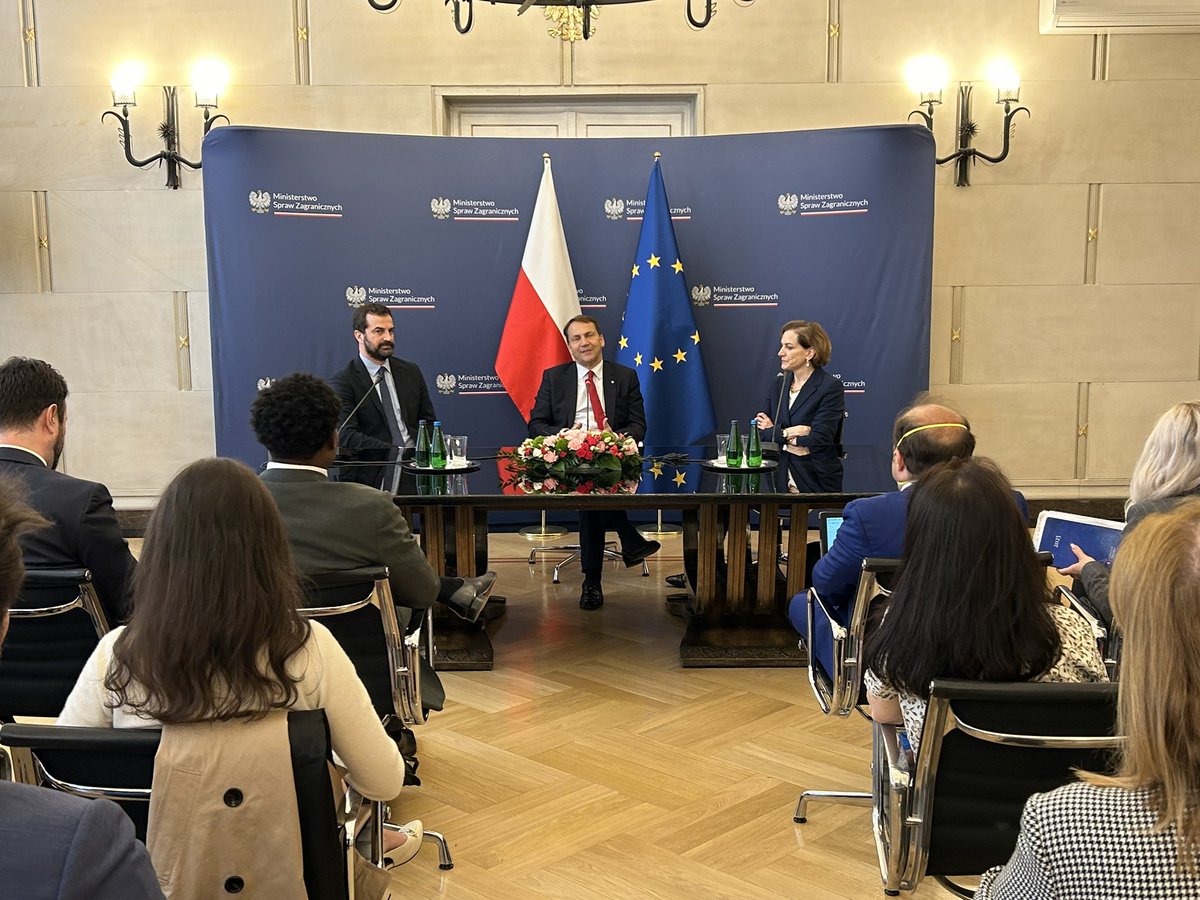 SAIS | Global Policy (@sais_magp) on Twitter photo The MAGP cohort had an enlightening meeting with the esteemed Minister of Foreign Affairs <a href="/sikorskiradek/">Radosław Sikorski 🇵🇱🇪🇺</a> who generously shared his insights with the group. The MAGP cohort had an enlightening meeting with the esteemed Minister of Foreign Affairs <a href="/sikorskiradek/">Radosław Sikorski 🇵🇱🇪🇺</a> who generously shared his insights with the group.