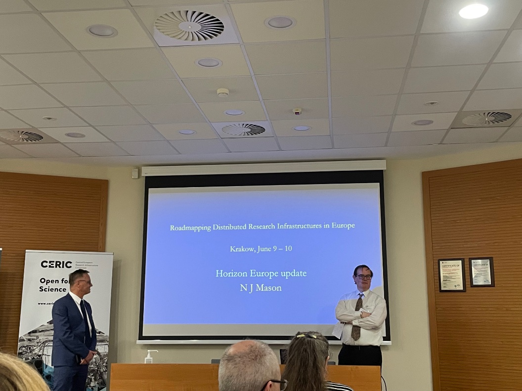 💡Kick-starting the week in Krakow at Solaris - the National Synchrotron Radiation center.
Attending the workshop on Roadmapping Distributed Research Infrastructure in Europe. 

🙏 Event organised by the European Science Foundation and Europlanet - Thank you for the talks.