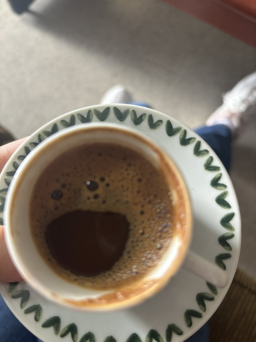 Bu kadar mutlu olunacak ne var ben de bilmiyorum ama günaydın 😇
