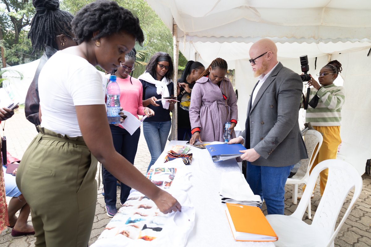 Black Albinism tweet media