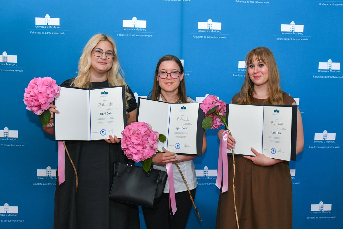 UM FHS marked 32 years with a 𝐒𝐨𝐥𝐞𝐦𝐧 𝐂𝐞𝐫𝐞𝐦𝐨𝐧𝐲, honouring students, staff &amp; partners for their achievements. Congrats to all awardees—wishing you continued success! 🌟🤝💐

#anniversary #SolemnCeremony #Awards #Recognitions #success