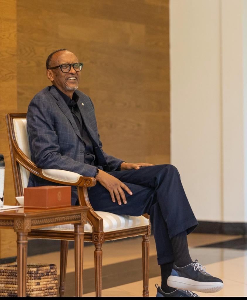 fpr_team's tweet photo. Urebye ibintu byose H.E @PaulKagame amaze kugeza kubanyarwanda, wamuha amanota angahe kwi ijana (100%)

Out of 100%, how many marks would you give H.E.  @PaulKagame? https://t.co/UZhr8M5MiW