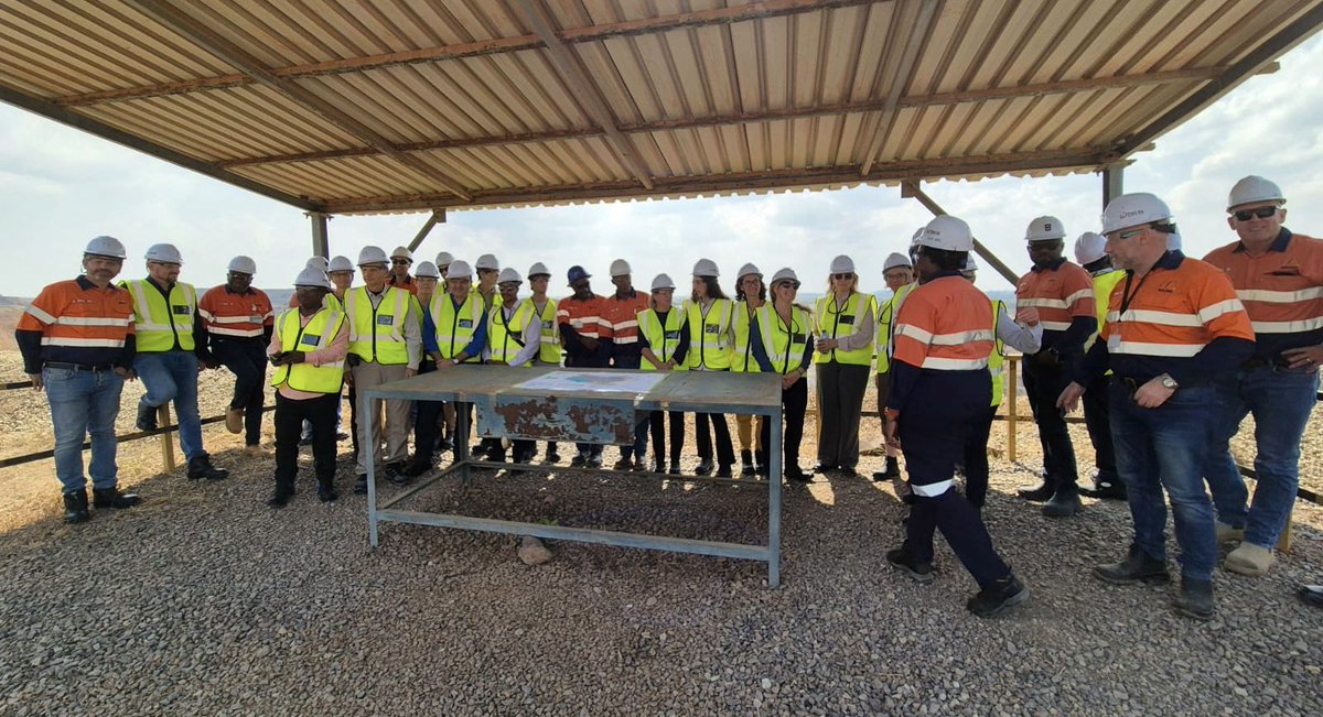 UEenRDC's tweet photo. #DRCMiningWeek : @UEenRDC a organisé hier une visite #TeamEurope à Mutanda Mining de @Glencore à Kolwezi. 

La délégation a eu l’opportunité d’observer en détail une opération industrielle et les opportunités &amp; défis y liés.
 
#GlobalGateway #InvestirResponsable #TeamEurope https://t.co/L0GBpAxLEV