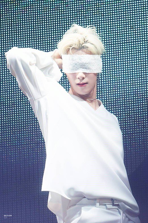 petals_star's tweet photo. Bin-ah, no matter how I try to distract myself, I come running back to you. At the end of the day, you’re my only one &amp; reason. I act according to your heart’s desires even when it hurts &amp; I don’t understand. You matter most! #문빈 #MOONBIN #ムンビン #文彬 #EternalLove #UltBias🌙 https://t.co/8GEmy8zPqL