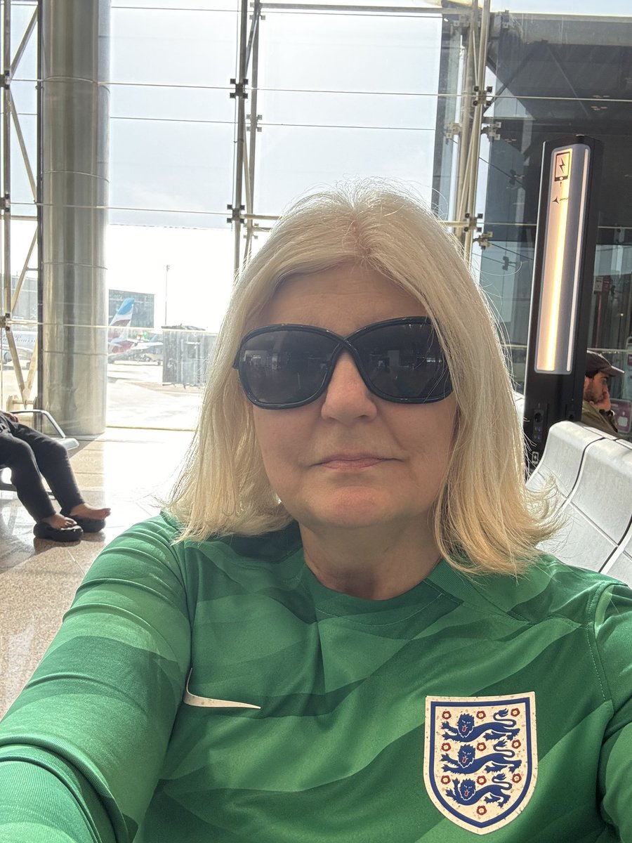 Resolution Panel. Sam Fender. #England in Barcelona &amp; now flight to <a href="/NFFC/">Nottingham Forest</a> for tonight’s England game. Had to be #Nottingham born Mary Earps’s shirt today
