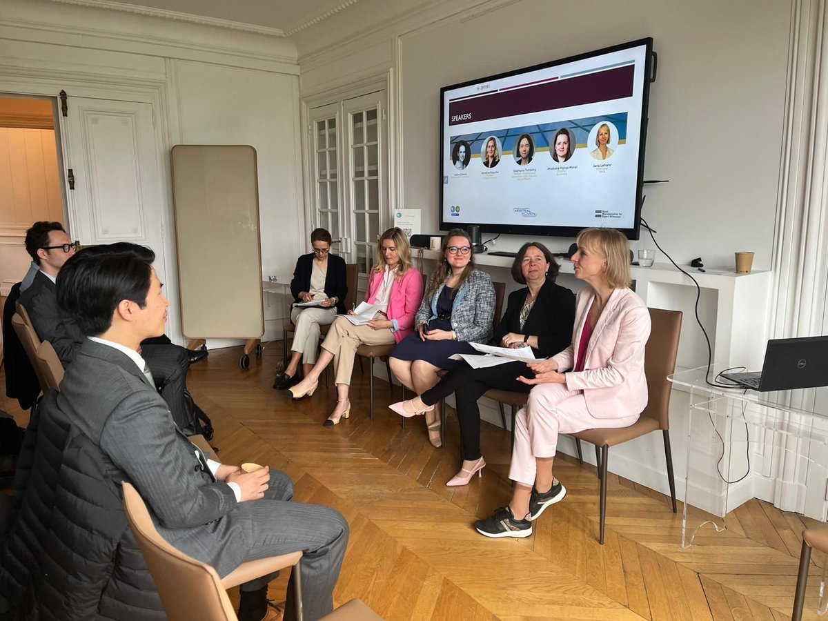 #Formation à l’interrogatoire contradictoire au CMAP 

Nous avons eu le plaisir d’accueillir dans nos locaux une formation organisée par ERE France, avec le soutien d’ArbitralWomen, à destination des jeunes avocats et experts.

Merci aux intervenantes
