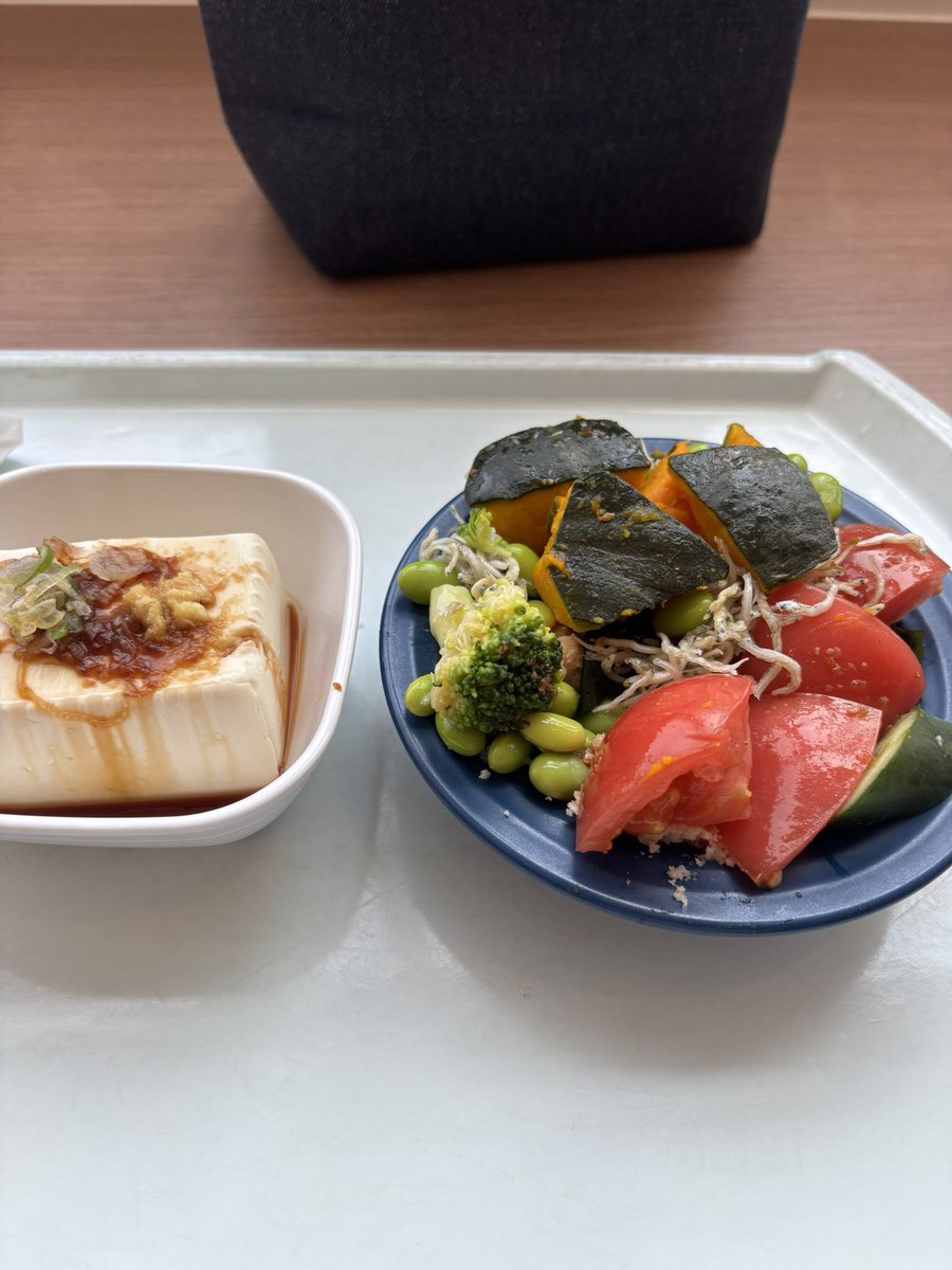 ookazu0409's tweet photo. 会社の食堂メニュー https://t.co/ZLfvsidjaS