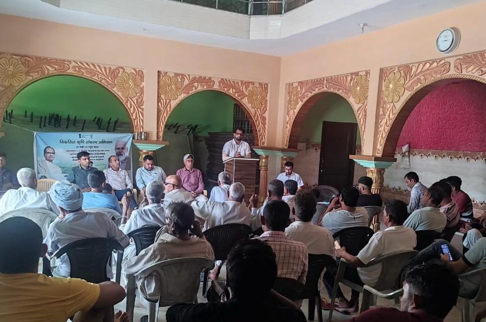 IcarNbagr's tweet photo. ICAR team visited Ratauli Village in District Jind, Haryana on 10.06.25 as part of Viksit Krishi Sankalp Abhiyan interacted and shared innovative farm practices with farmers. #ViksitKrishiAbhiyan #ViksitKrishi #AgriGoI #Agriculture #ICAR #NBAGR https://t.co/O56OzLNlsn