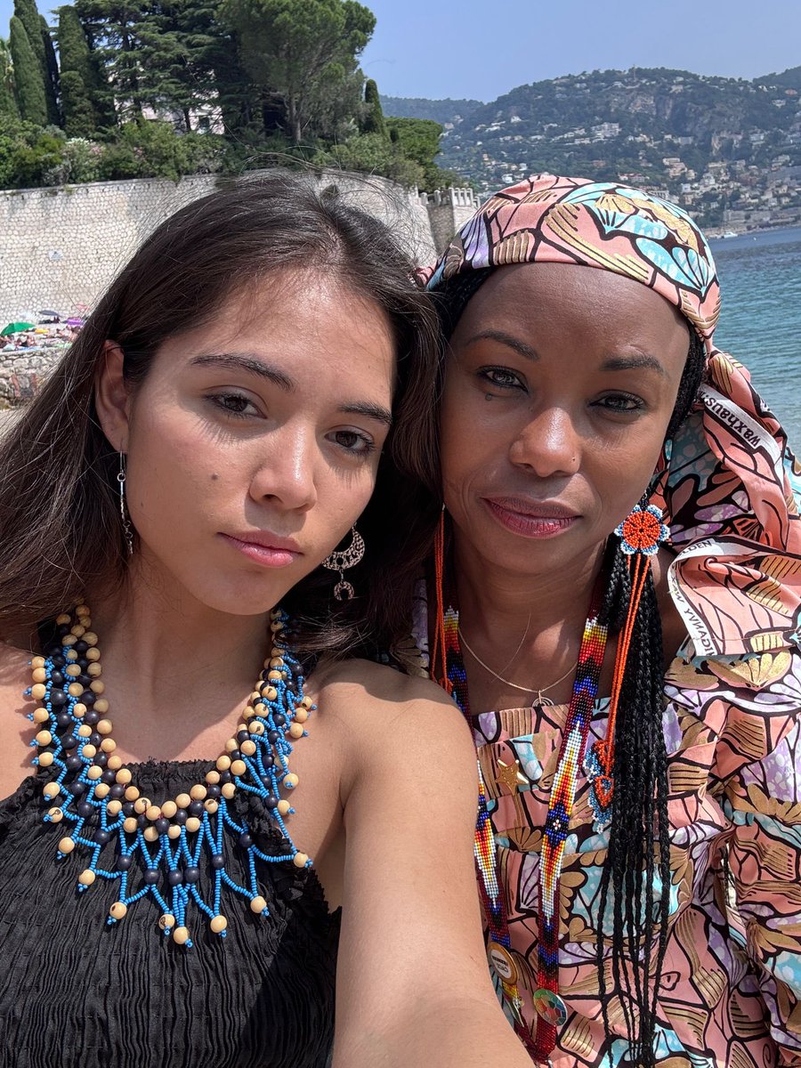 hindououmar's tweet image. In Nice with my sister @xiyebastida &amp;amp; sending you this support message. 

Humanitarian aid should not be criminalized! Let’s not have barriers to help each other in times of war &amp;amp; environmental crisis. #FreeFlotilla 

We hope you come home soon 🔜 @GretaThunberg &amp;amp; folks