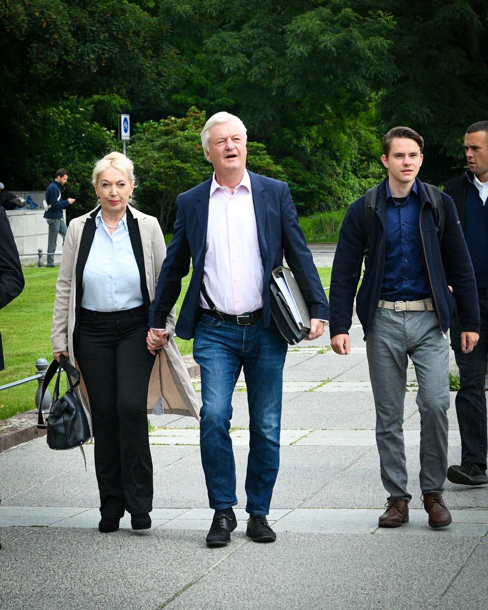 ER_Bund's tweet image. 1️⃣ In Leipzig vor dem Bundesverwaltungsgericht klagen heute Jürgen und Stephanie Elsässer, Paul Klemm und andere gegen das Verbot des Compact-Magazin und angeschlossener Vereinigungen. Es ist die erste und einzige Instanz.