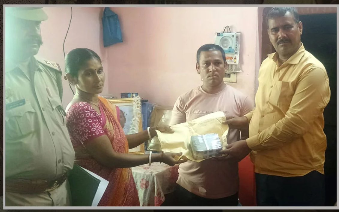पांच लाख ले लो और किसी से मत बताना कि आपके परिजन की मृत्यु कुंभ भगदड़ में हुई है नहीं तो योगी जी की छवि खराब हो जाएगी 

हिंदुओं की जान की कीमत हिंदू हृदय सम्राट ने 5 लाख लगाई है 

वाह योगी जी वाह 👏👏