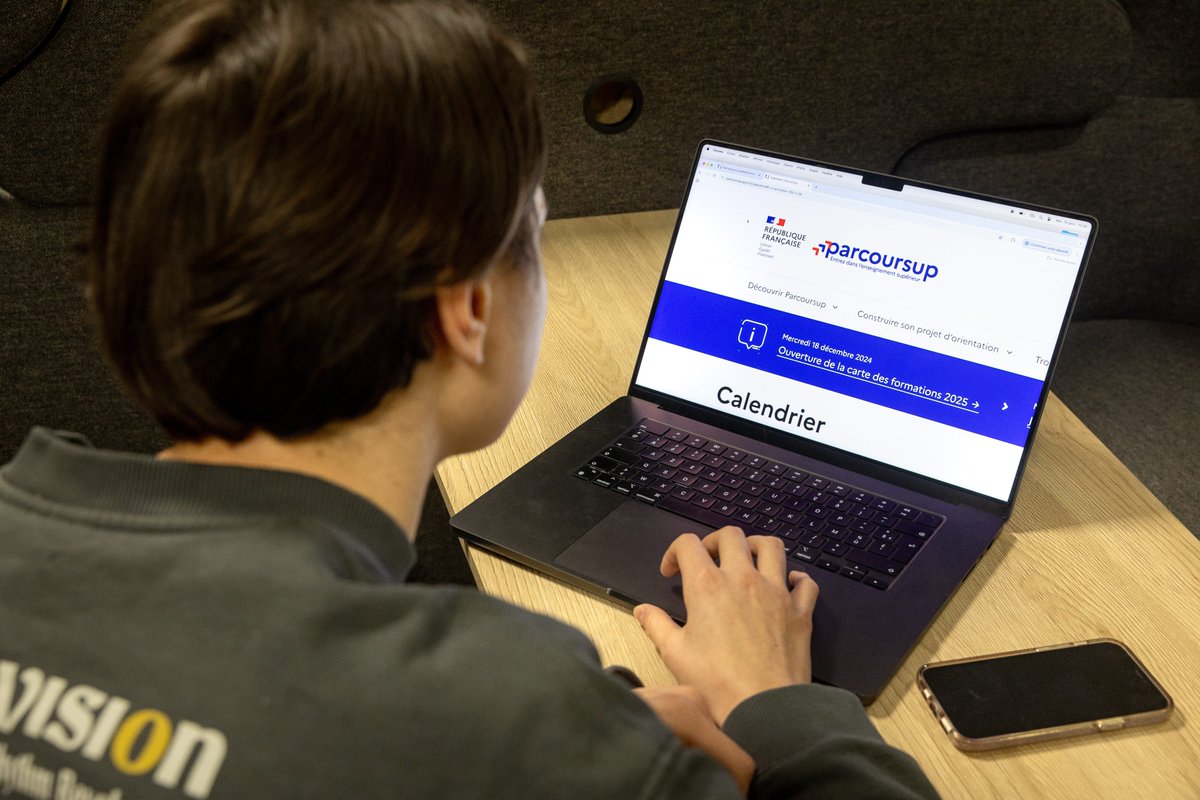 F3Rhone_Alpes's tweet image. 🗣️📚Appel à témoins 

Il y a quelques années, votre parcours dans le supérieur a commencé par un échec sur #Parcoursup. Vous avez alors entamé une formation passerelle d'un an avant de retenter votre chance sur Parcoursup.   

Votre témoignage nous intéresse !

#etudiant