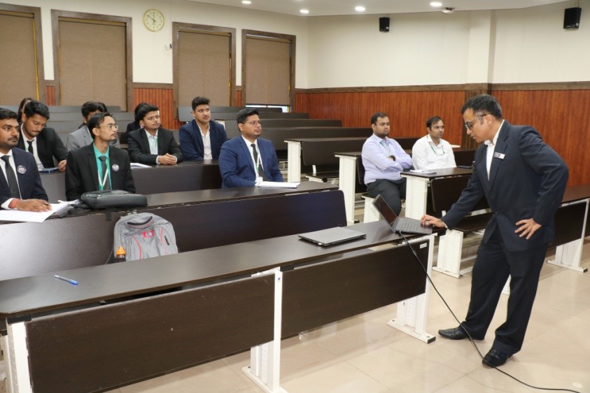 ksombbsr's tweet photo. Mr. Manish Gupta, VP of Technology, Data & AI at Veersa Tech, led an engaging session under the aegis of Large-Scale Interactive Process (LSIP) on “Innovation with Generative AI" during the 5th National Business Analytics Konclave.

#ksombbsr #BusinessAnalytics #konclave #kiit #MBA