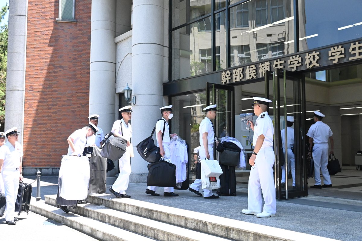 6月4日、第59期一般幹部候補生課程（部内課程）の学生たちが緊張の