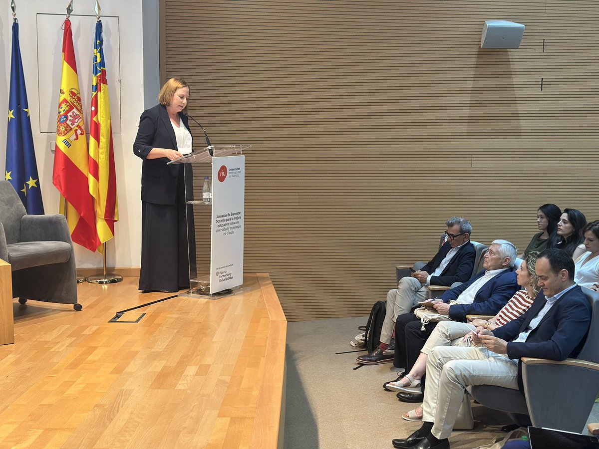 Comenzamos la Jornada “Bienestar docente para la mejora educativa: emoción, diversidad y tecnología en el aula”. Presencial en <a href="/CEV_CV/">CEV</a> y por streaming : youtube.com/live/DEKYlcMB2…