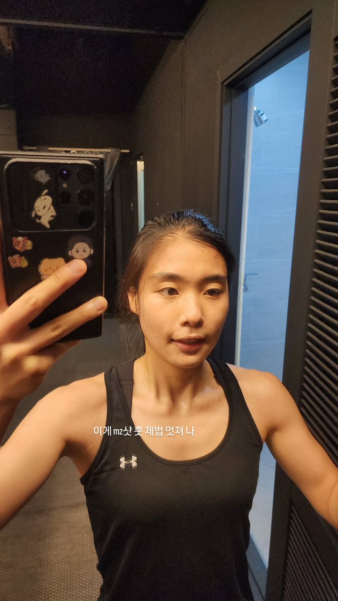 아니 운동 하는거 하루가다르게 티나는 저 타고난 어깨가 너무너무임... 타고난어깨+노력으로 가꿔지는 저 광활한 어깨 햐•••