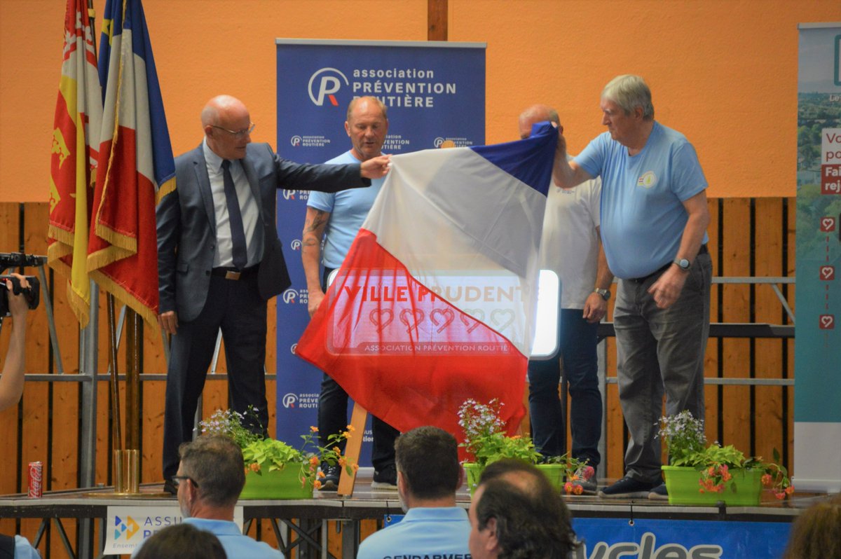 Une après-midi "sécurité routière" à Vieux-Thann 🚦🚸
🚴‍♀️🏅 Finale du Challenge Vélo Départemental 2025 : épreuves théoriques et pratiques pour les élèves de l’école Jacques Prévert
👉 Une action soutenue par l’État à hauteur de 800 € dans le cadre du  #PDASR 2025.
✂️🦺 Cérémonie