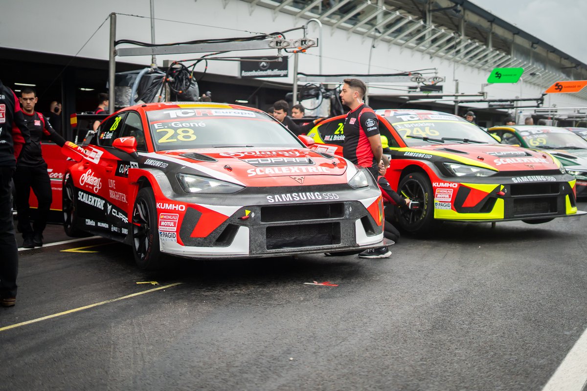 Mediagé Comunicación (@mediagecom) on Twitter photo 💪 <a href="/MonlauMotul/">Monlau Motul Technical School</a> mantiene el pulso en el <a href="/tcreurope/">TCR Europe</a> con una sólida actuación en Hockenheim
🥉🥇 Èric Gené consolida su 3ª posición en la general y se coloca 1º del trofeo Youth tras lograr dos quintas posiciones en Alemania.
+info ➡️ logicmailing.com/Monlau/2025/TC… 💪 <a href="/MonlauMotul/">Monlau Motul Technical School</a> mantiene el pulso en el <a href="/tcreurope/">TCR Europe</a> con una sólida actuación en Hockenheim
🥉🥇 Èric Gené consolida su 3ª posición en la general y se coloca 1º del trofeo Youth tras lograr dos quintas posiciones en Alemania.
+info ➡️ logicmailing.com/Monlau/2025/TC…