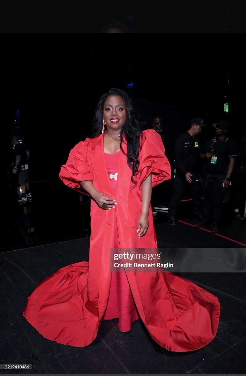 #BLKWMN ❤️ #betawards #straw
📷 Benette Raglin 

Stylist @nonjamckenzie 
Hair @therealsirtony 
MUA @kymmyizabeauty
#ledisi #thecrown