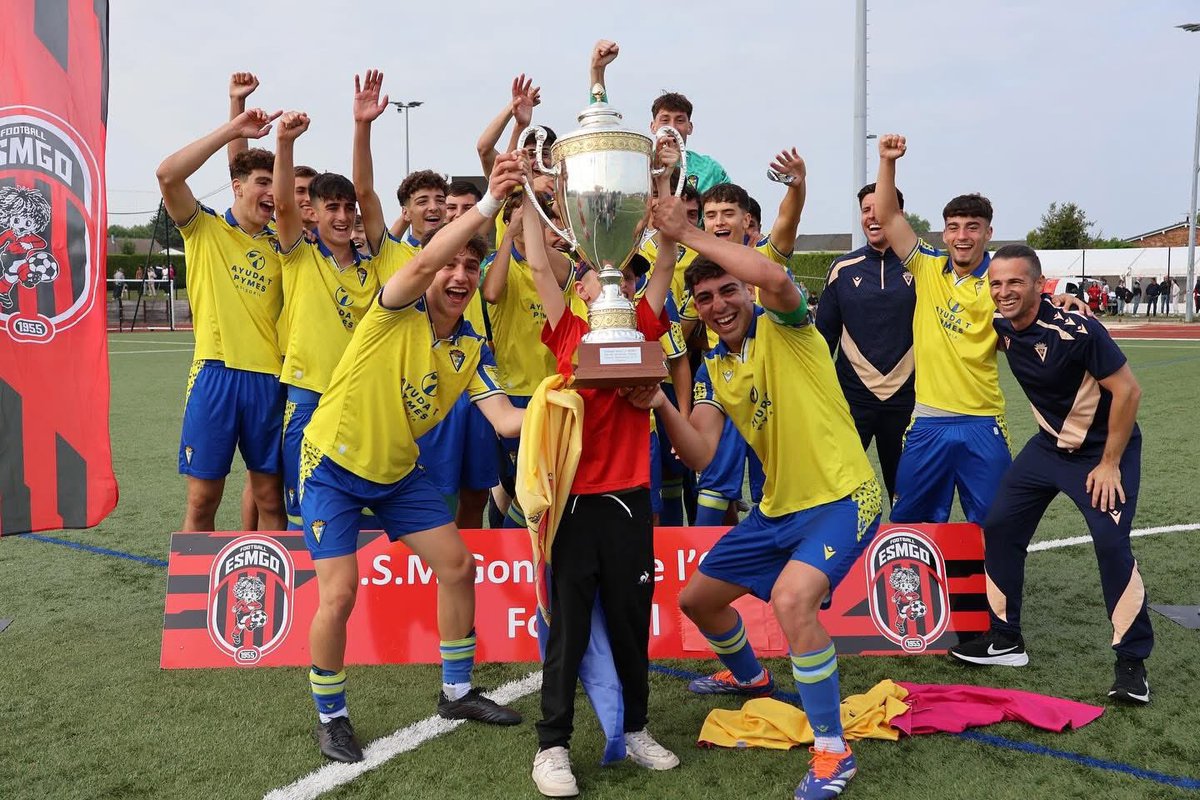 🔴⚫️ 33ème TOURNOI INTERNATIONAL 2025 🔴⚫️ 

Bravo à Cadix qui ont remporté cette finale de la 33ème édition du Challenge Marcel LeMignot sur le score de 0-0 (tab 3-2) face à QRM