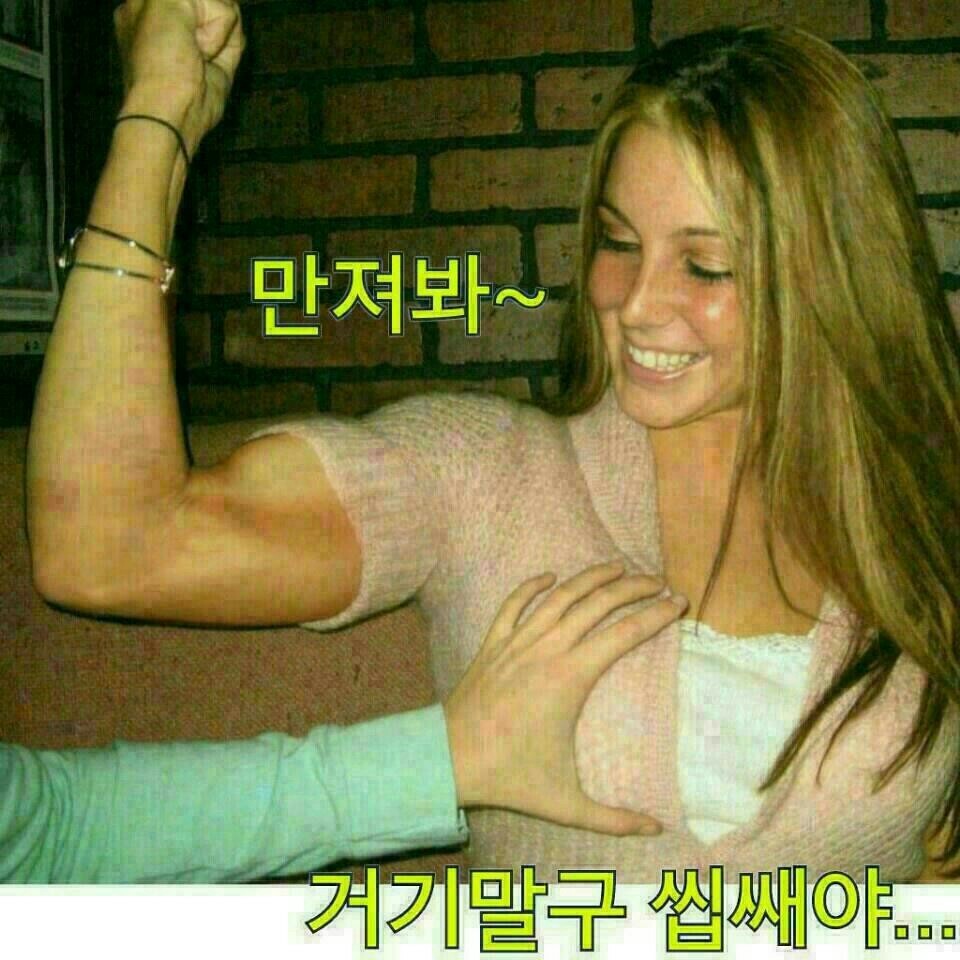 6/12(목) 저녁 7시경 전주에서 제가 모시는 부부님이 1순위로 부커분 1팀 모셔서 같이 보자고 하시네요  40대 중후반 175 77 / 165 56 정도 되시고요 저도 같은 연배로 185 82입니다
정 없으면 초대남 모집이오니 지원부탁드려요