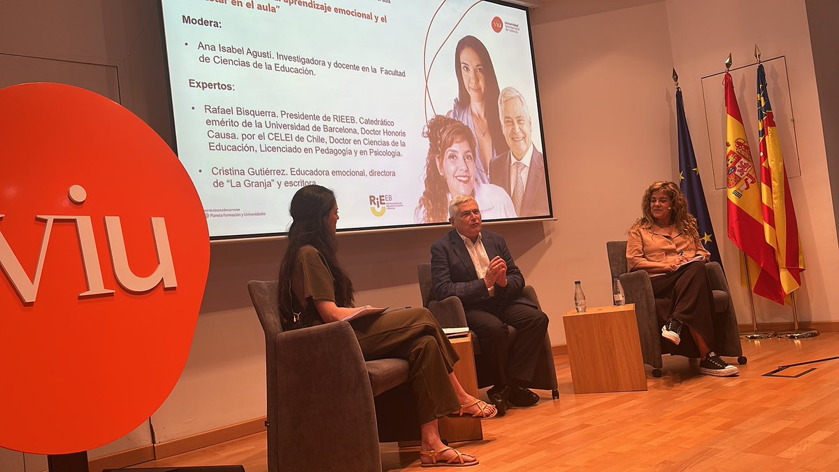 <a href="/GVAeducacio/">GVA Educació</a> <a href="/jesusealbertos/">Jesus E. Albertos</a> Damos paso a la primera mesa de expertos sobre “El aprendizaje emocional y el bienestar en el aula”, con <a href="/RafaelBisquerra/">Rafael Bisquerra </a>, Cristina Gutiérrez y Ana Isabel Agustí, docente de la Facultad de Educación de VIU.
