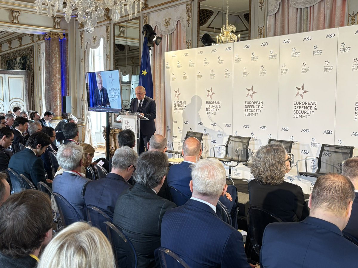 Reality - we are not at war, but we live in times of war. 

We can still avoid a bigger war - by investing in the material side of defence and by building up new European security architecture. 

Keynote at the European Defence &amp; Security Summit 2025 ⬇️
ec.europa.eu/commission/pre…