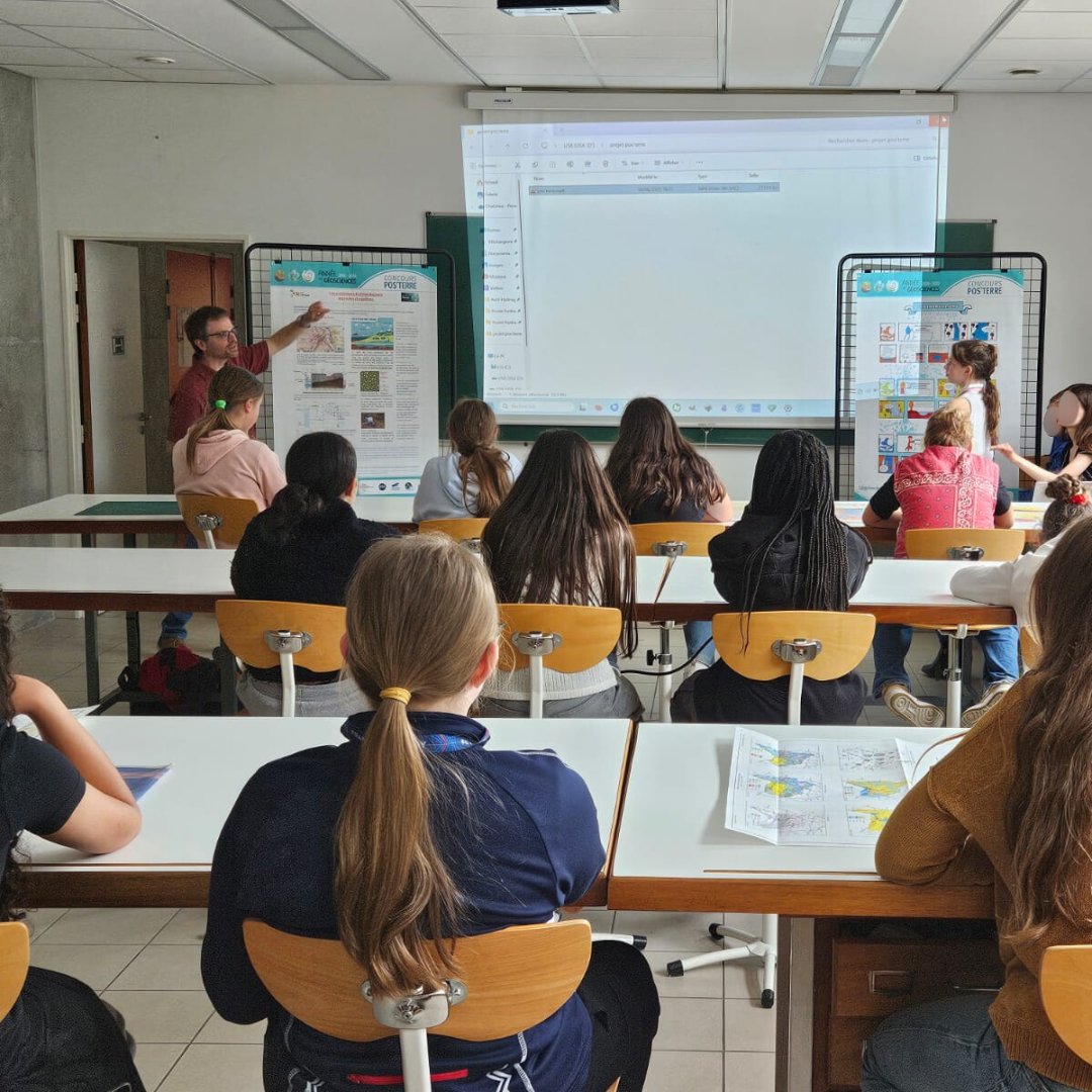 Académie d'Orléans-Tours (@ac_orleanstours) on Twitter photo Remise des diplômes du concours Pos'Terre 🌍
Dans le cadre de l’année des géosciences, 8 établissements de l’<a href="/ac_orleanstours/">Académie d'Orléans-Tours</a> ont participé à ce concours inédit :
✅12 posters scientifiques ;
✅Une exposition pour valoriser ces travaux.
Bravo à tous les candidats 👏 Remise des diplômes du concours Pos'Terre 🌍
Dans le cadre de l’année des géosciences, 8 établissements de l’<a href="/ac_orleanstours/">Académie d'Orléans-Tours</a> ont participé à ce concours inédit :
✅12 posters scientifiques ;
✅Une exposition pour valoriser ces travaux.
Bravo à tous les candidats 👏
