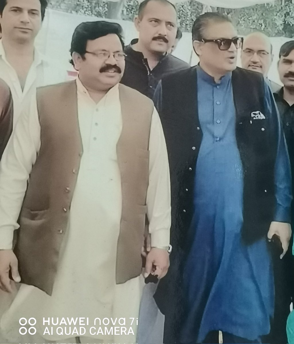 سہیل وڑائچ صاحب کی عظمت کو سلام
عرفی توں میندیش زغوغائے رقیباں
آوازِ سگاں کم نہ کند رزق گداراں