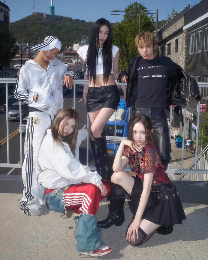 GtESwh4akAAq65J?format=jpg&name=900x900